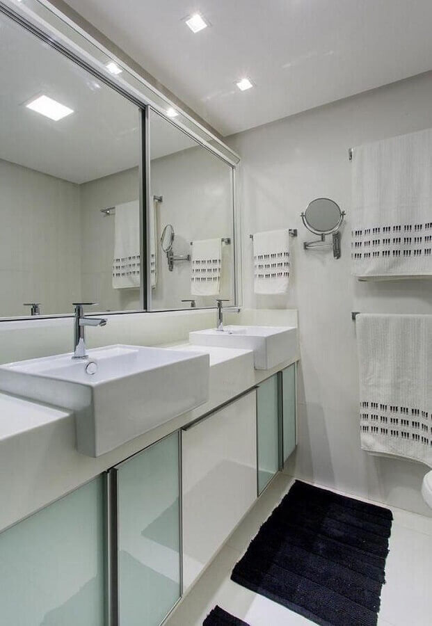 banheiro branco planejado Foto Bruno Sgrillo Arquitetura