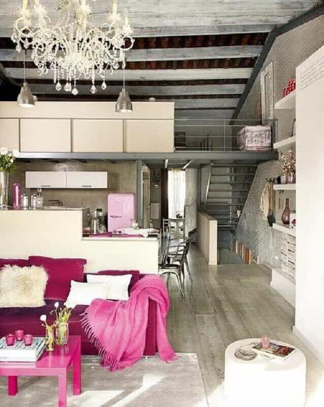 loft industrial decorado com detalhes em cor de rosa Foto Pinterest