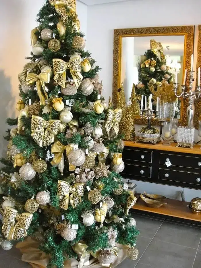 80 Modelos de Árvore de Natal Dourada e Dicas Para Iluminar o Décor – OKKA