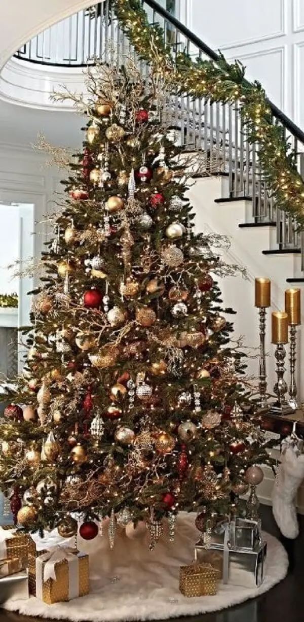80 Modelos de Árvore de Natal Dourada e Dicas Para Iluminar o Décor – OKKA