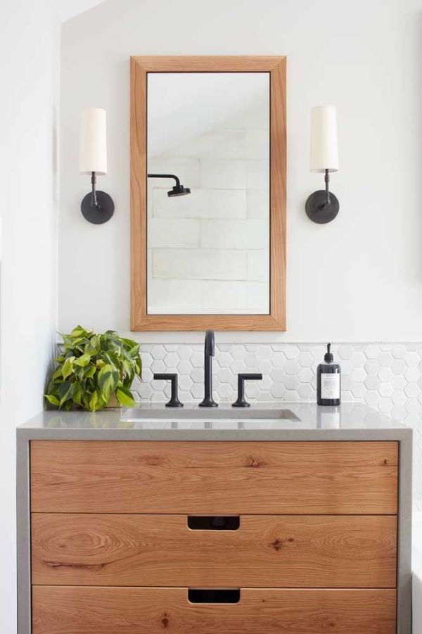 Granito cinza para banheiro retro com gabinete de madeira