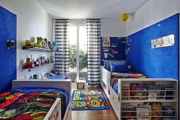 quarto de menino com parede azuis