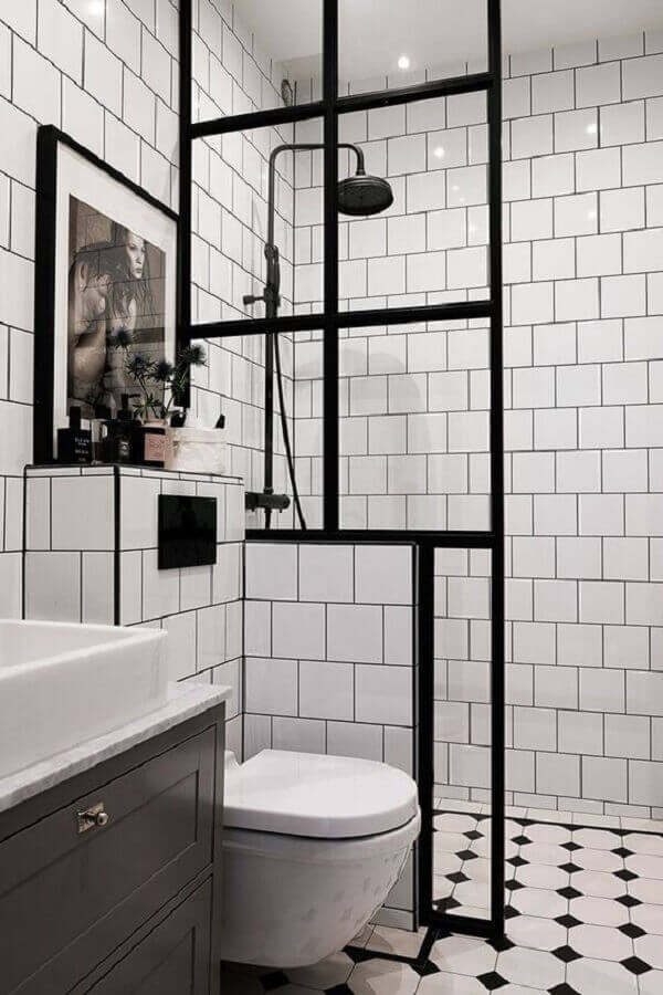 Azulejo branco para decoração de banheiro estilo industrial Foto PUFIK Interiors e Inspirations