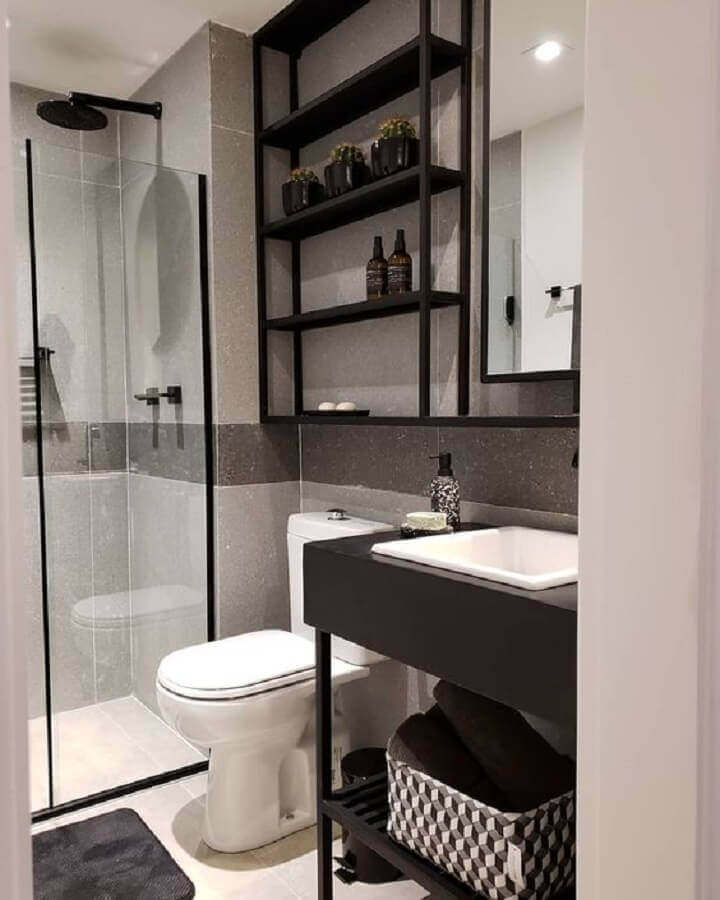 Tons de cinza para decoração de banheiro industrial pequeno Foto Mandril Arquitetura e Design