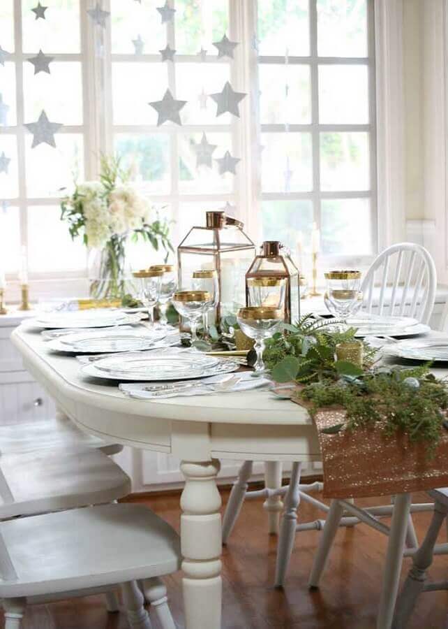 Flores e folhagens para decoração de mesa para ano novo Foto Perfête