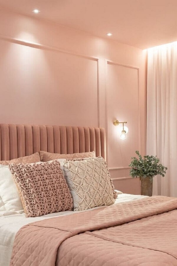  Boiserie no quarto feminino decorado em tons de rosa Foto Líder Interiores