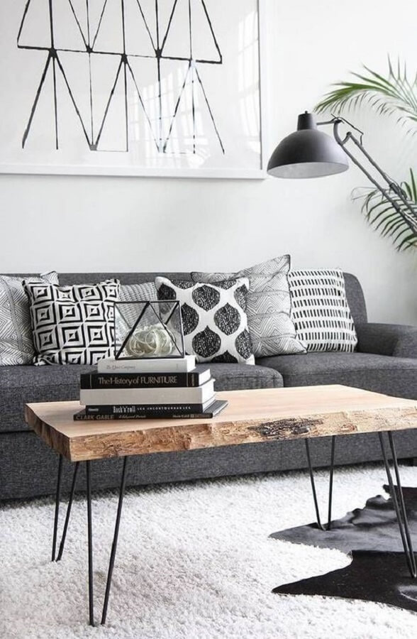 Decoração de sala clean com almofadas para sofá cinza Foto Home Company