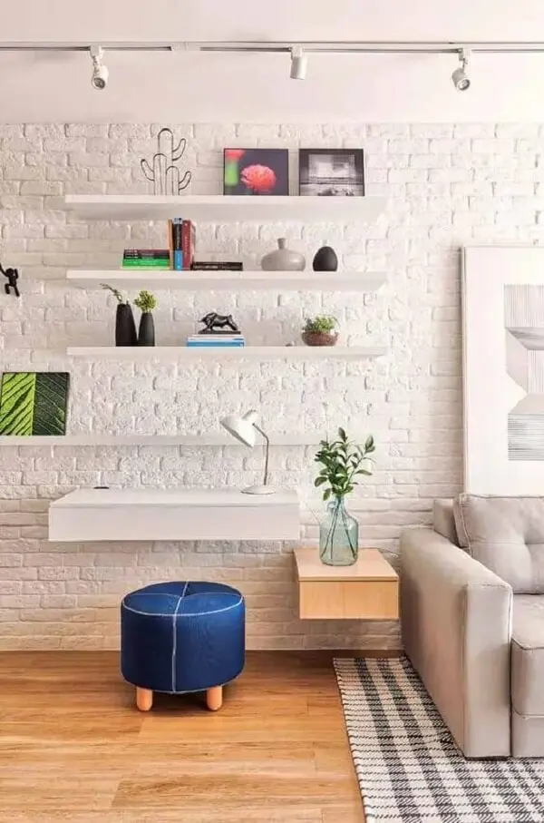 A mesa suspensa de parede pode compor a decoração de diferentes ambientes