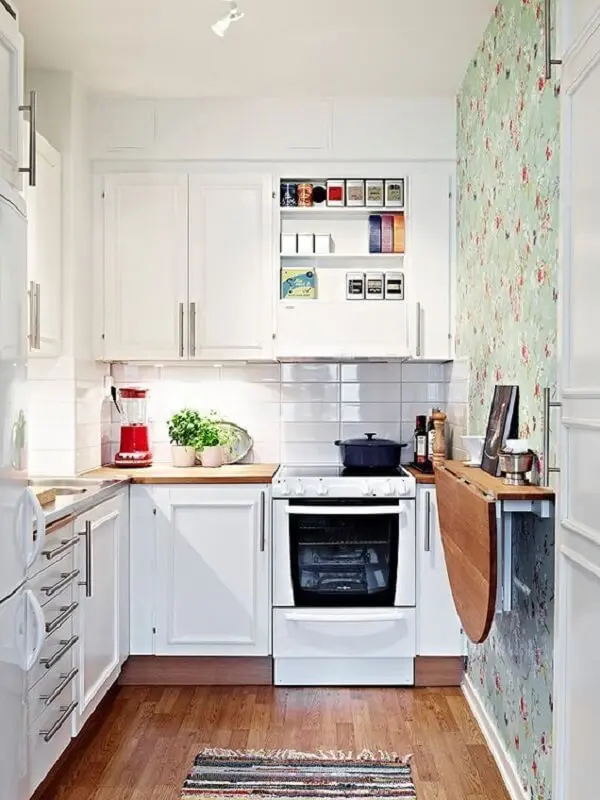 Cozinha compacta com mesa de parede dobrável