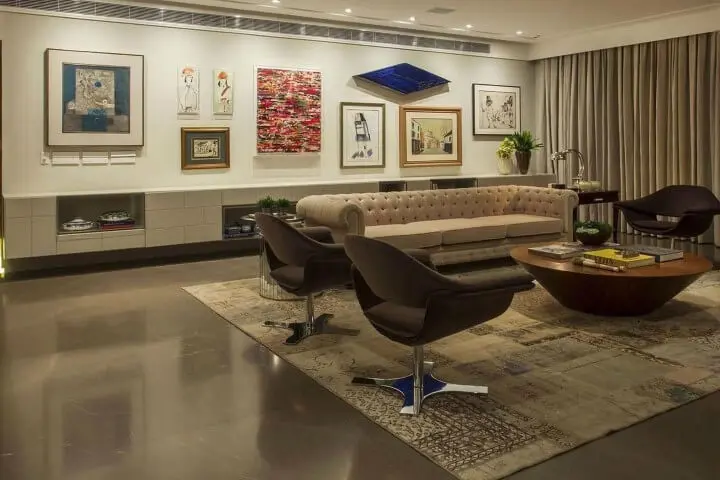 Sala de estar com pisos para sala de cerâmica Projeto de Triplex Arquitetura
