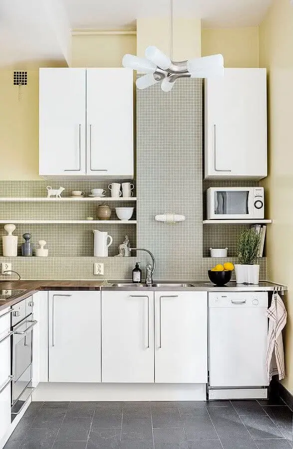 armário de cozinha de canto pequeno com estilo retrô Foto Houzz