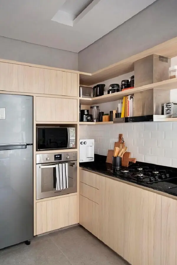 armário pequeno de cozinha de canto de madeira Foto Casa de Valentina