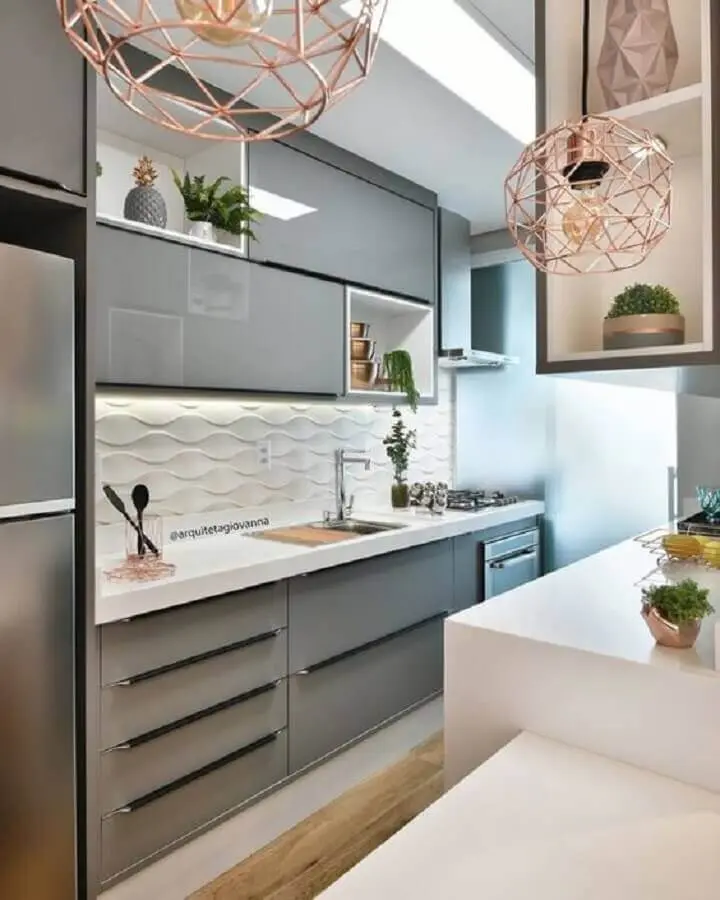 decoração moderna com armário pequeno de cozinha cinza planejado Foto Arquiteto em Casa