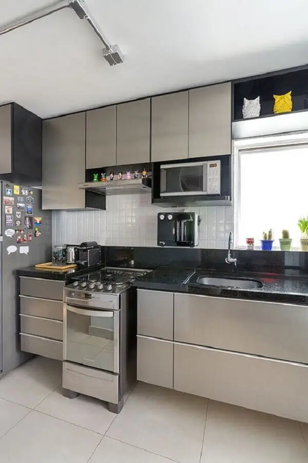 armário de cozinha cinza planejado para cozinha pequena Foto Blacher Arquitetura
