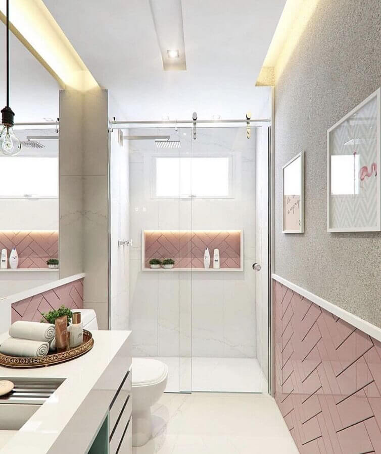 banheiro feminino decorado com revestimento rosa Foto Pinterest