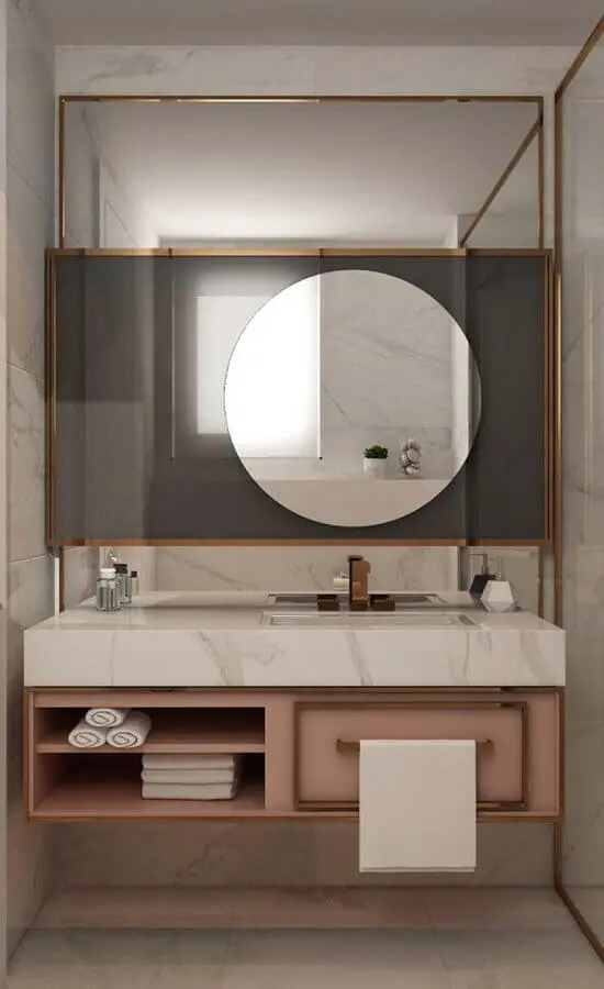 decoração moderna para banheiro feminino com armário rosa e espelho redondo Foto Pinosy