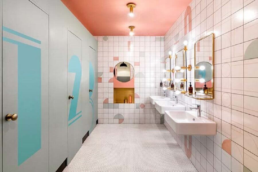 banheiro feminino decorado rosa e branco Foto Lopes Dias Arquitetura