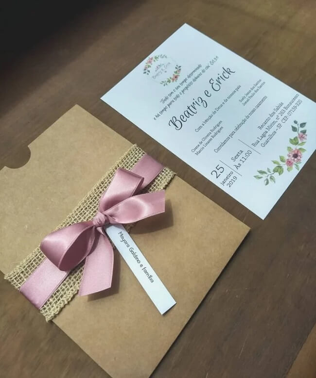 Tecido de sisal e papel kraft para o convite de casamento simples