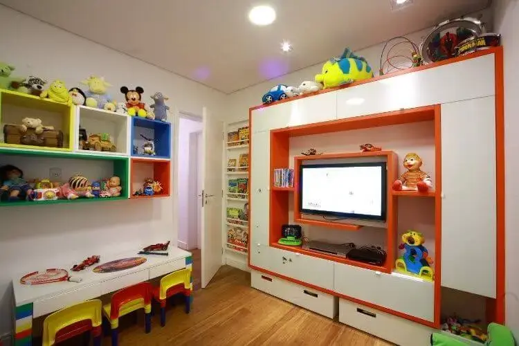 Sala de brinquedos com piso vinílico Projeto de Jarra Hotel