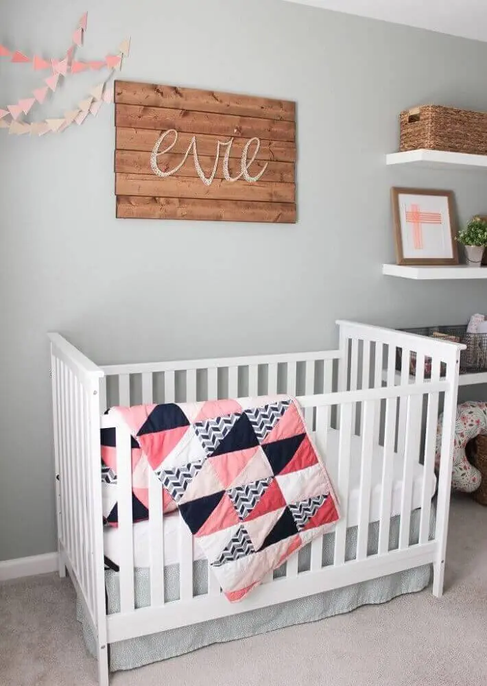 decoração moderna para quarto de bebê feminino simples em tons de rosa e cinza Foto ArelisApril