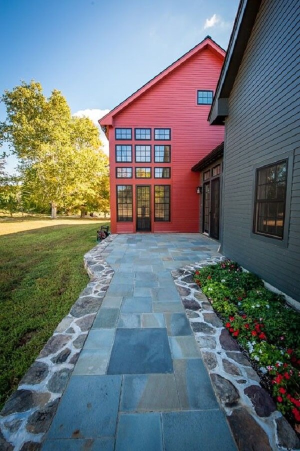 A casa vermelha pode combinar com diferentes tonalidades