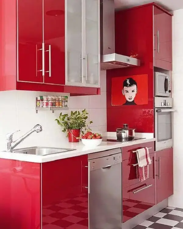 Decoração de casa vermelha: cozinha descolada decorada com tons de vermelho e branco