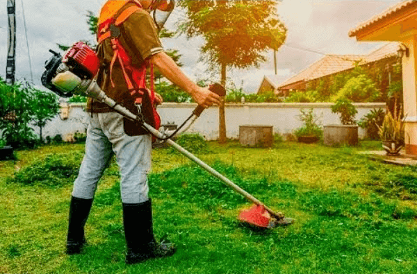 O cortador de grama é uma das ferramentas utilizadas na jardinagem