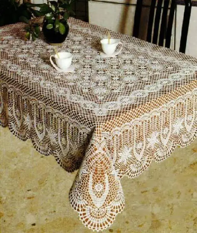 delicado modelo de toalha de mesa de crochê quadrada