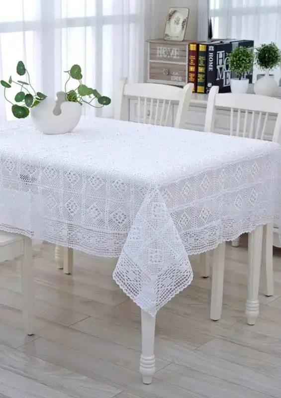 decoração clean e delicada com toalha de mesa de crochê branca