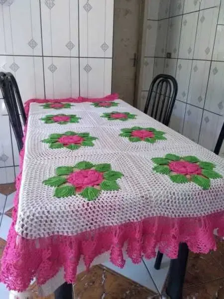 toalha de mesa de crochê - toalha de mesa com barrado rosa 