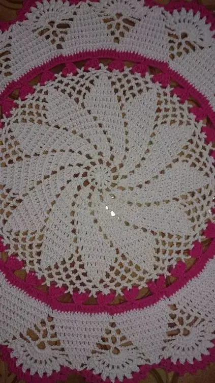 toalha de mesa de crochê - toalha de mesa rosa e branco 