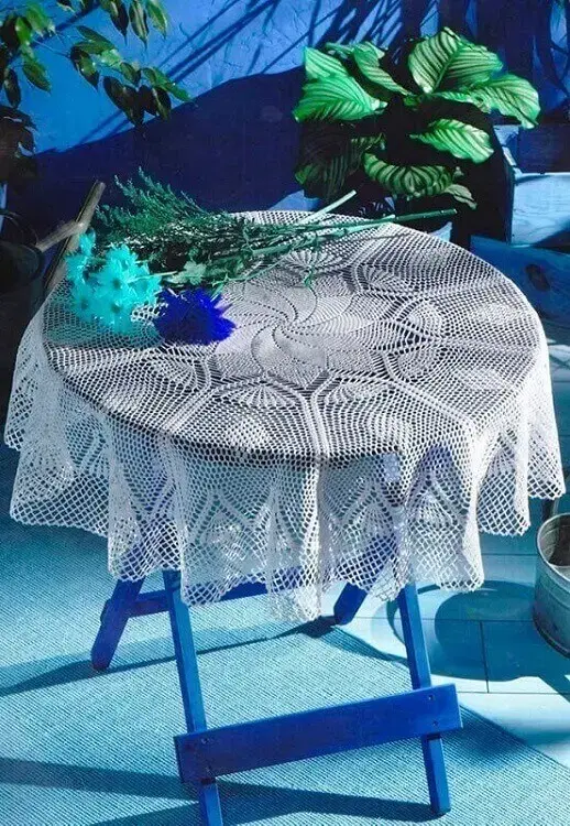modelo de toalha de mesa redonda de crochê