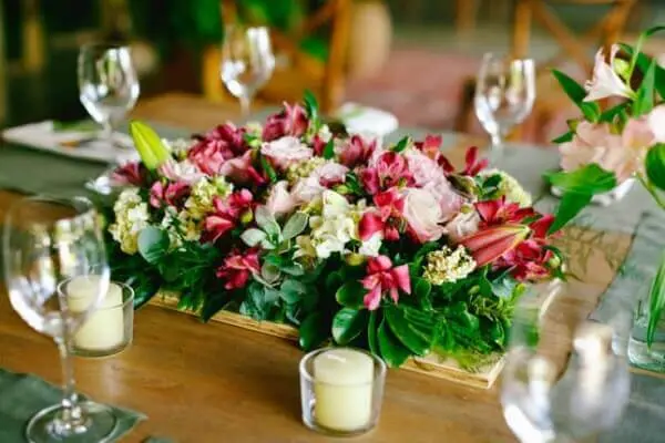 Decoração de casamento flores no centro da mesa