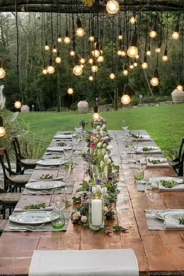 arranjo de flores e velas para decoração de casamento rústico Foto Casa e Giardino